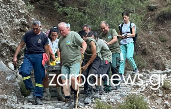 Κινηματογραφική διάσωση στο Φαράγγι της Σαμαριάς: Μετέφεραν στα χέρια 60χρονο άντρα για 3 χλμ