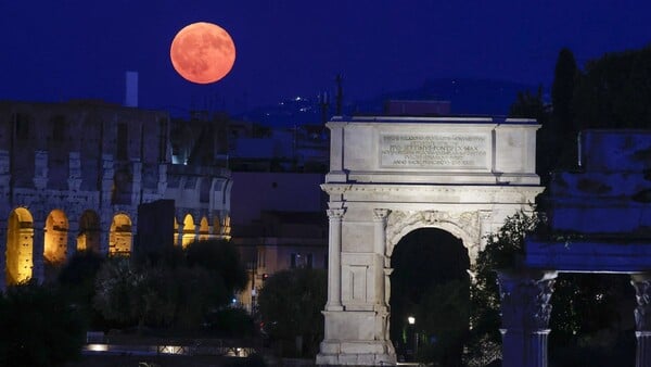 Η «Πανσέληνος του Οξύρρυγχου» φώτισε τον πλανήτη – Εντυπωσιακές εικόνες από όλο τον κόσμο