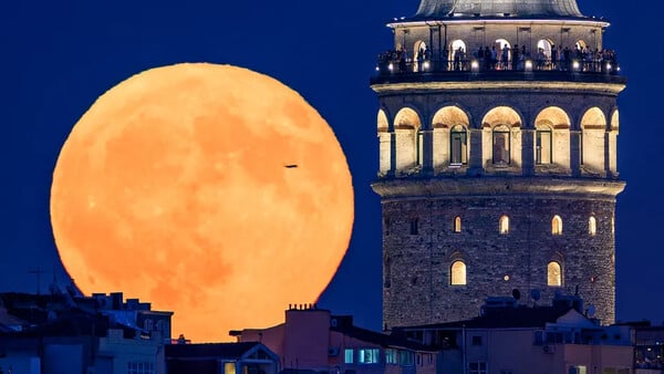 Η «Πανσέληνος του Οξύρρυγχου» φώτισε τον πλανήτη – Εντυπωσιακές εικόνες από όλο τον κόσμο