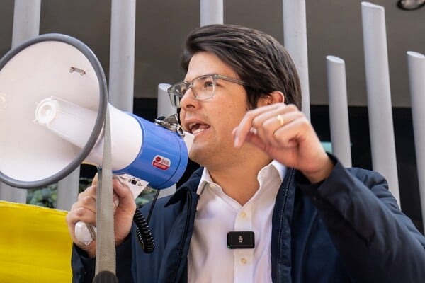 Κολομβία: Νεκρός ο γερουσιαστής και υποψήφιος πρόεδρος Μιγκέλ Ουρίμπε δύο μήνες μετά την ένοπλη επίθεση