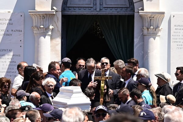 Ο Αντώνης Σαμαράς αποχαιρέτησε την κόρη του Λένα: «Πνοή αγάπης που γέμισε τη ζωή μας»