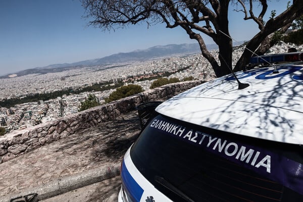 Πτώση νεαρού τουρίστα από τον Λυκαβηττό