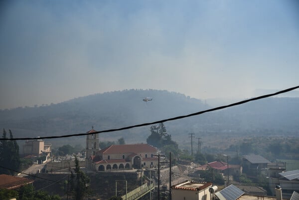 Φωτιές τώρα: Ανεξέλεγκτα μέτωπα σε Αχαΐα, Πρέβεζα, Χίο και Ζάκυνθο