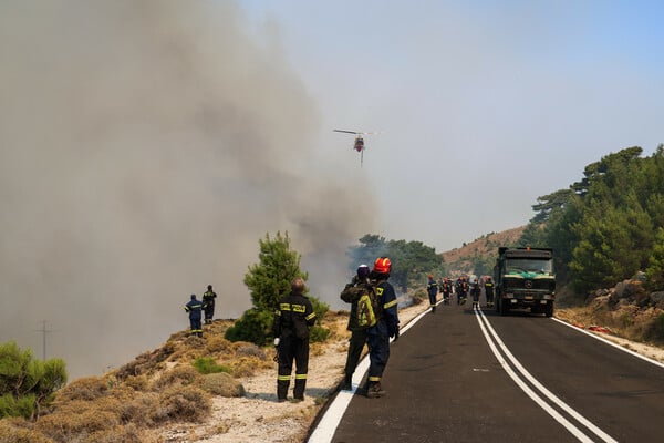 Φωτιές τώρα: Ανεξέλεγκτα μέτωπα σε Αχαΐα, Πρέβεζα, Χίο και Ζάκυνθο