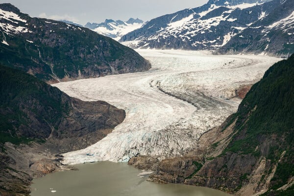 Κίνδυνος πλημμύρας του Juneau: Λεκάνη παγετώνα ξεχύνεται προς την πόλη