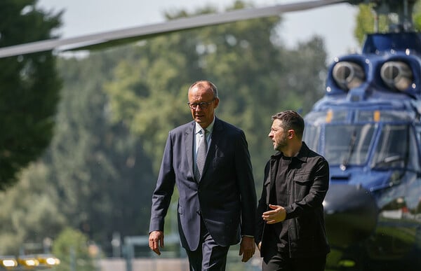 Ξεκίνησαν οι τηλεδιασκέψεις Ζελένσκι και Ευρωπαίων - Τραμπ: «Υπέροχοι άνθρωποι» οι ηγέτες της ΕΕ