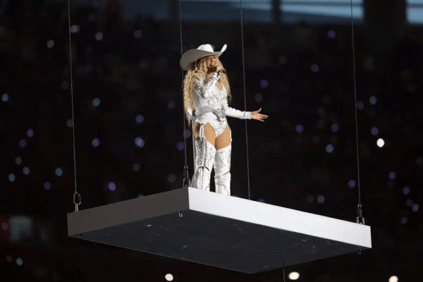 Η Beyoncé κέρδισε το πρώτο της Emmy για το «Beyoncé Bowl»