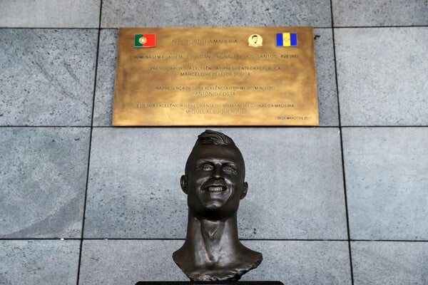 Από τον δικτάτορα Φράνκο και τον βασιλιά Λεοπόλδο μέχρι τον Κριστιάνο Ρονάλντο: Αγάλματα που Εξαφανίστηκαν