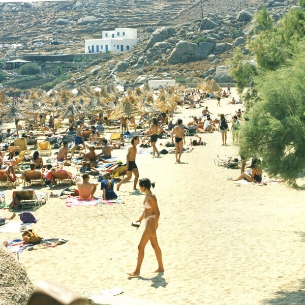 Προσκύνημα στη Μύκονο των ’90s