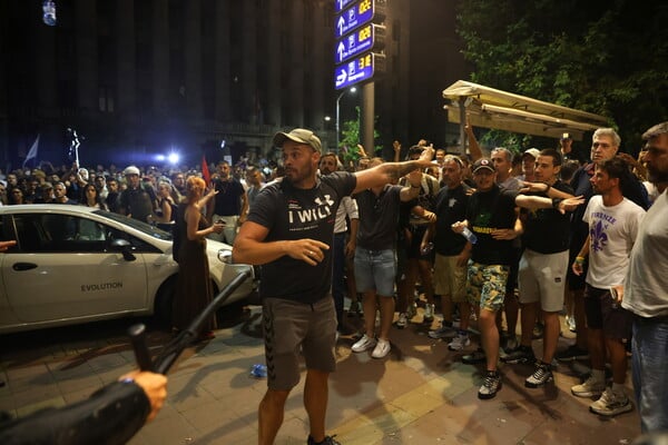 Βίαιες διαδηλώσεις στη Σερβία: Σε κρίση η κυβέρνηση Βούτσιτς