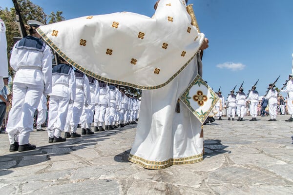 Ο φετινός Δεκαπενταύγουστος στην Τήνο μέσα από 20 φωτογραφίες