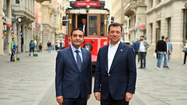 Κωνσταντινούπολη: Συνέλαβαν για διαφθορά τον δήμαρχο του Πέρα και άλλα 43 άτομα