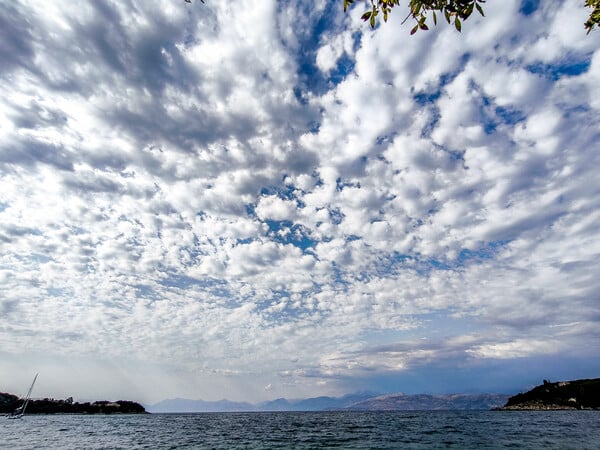Ο καιρός σήμερα: Νεφώσεις και βόρειοι άνεμοι - Πού θα σημειωθούν βροχές