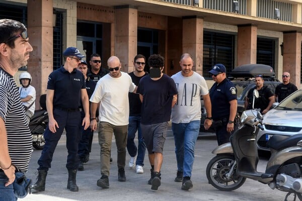 Πάτρα: Ήταν εκεί και έσβηνε τη φωτιά ως εθελοντής, υποστηρίζουν οι δικηγόροι του 25χρονου 
