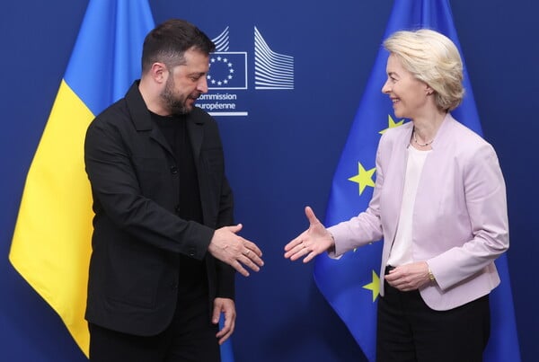 Ευρωπαϊκή «ασπίδα» στον Ζελένσκι ενόψει Τραμπ: Τι επιδιώκει η «ομάδα ηγετών» για την Ουκρανία