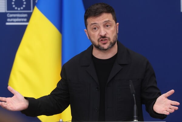 Ζελένσκι: «Διαπραγματεύσεις, με βάση την τρέχουσα γραμμή του μετώπου»