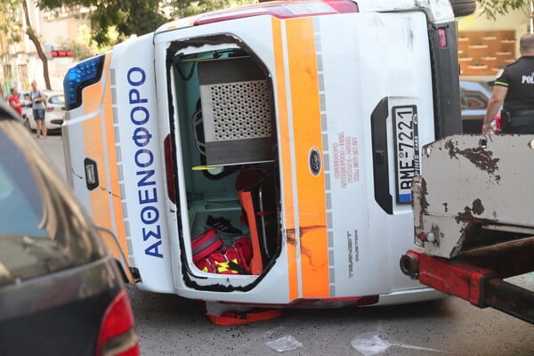 Ανατροπή ασθενοφόρου στο Γουδή - Νεκρός ο ασθενής