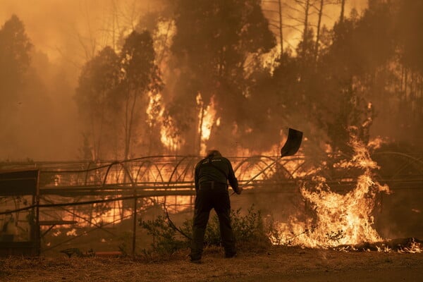 Φωτιές: Πάνω από 20 μέτωπα στην Ισπανία - Απειλούνται μνημεία στην Τουρκία