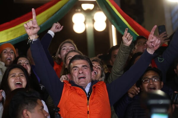 Τέλος εποχής για την αριστερά στη Βολιβία: Δύο υποψήφιοι της δεξιάς στον δεύτερο γύρο