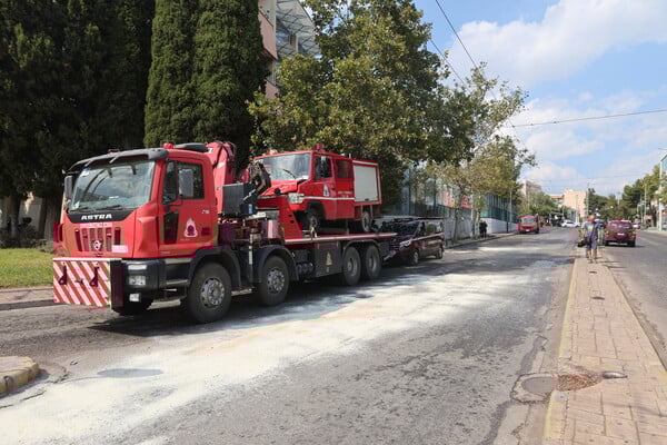Νέα Χαλκηδόνα: Τροχαίο ατύχημα με ανατροπή πυροσβεστικού οχήματος