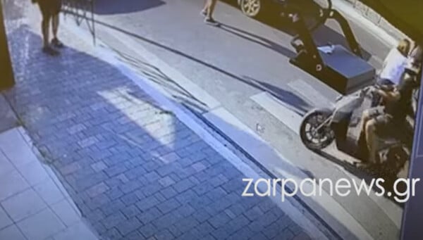 Τροχαίο στα Χανιά: Βίντεο από τη στιγμή που ΙΧ παρασύρει και εκσφενδονίζει πεζό