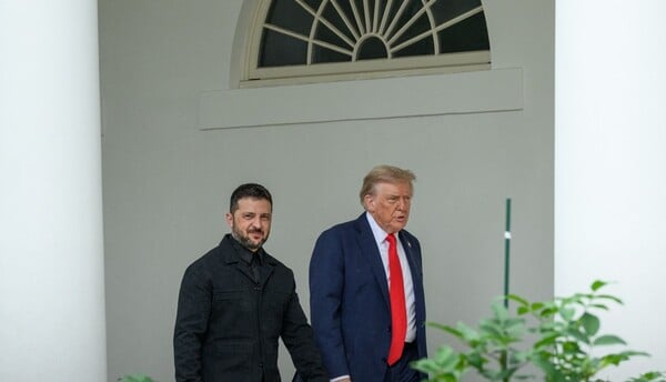 Politico: «Ο Λευκός Οίκος εξετάζει τη Βουδαπέστη για πιθανή τριμερή συνάντηση Τραμπ, Πούτιν, Ζελένκσι»