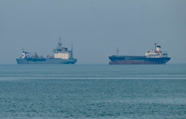 Πώς δίκτυα offshore μετέφεραν πετρέλαιο από Ιράν, Ρωσία και Βενεζουέλα στην Κίνα
