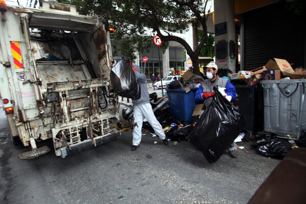 Ασπρόπυργος: Νεαροί ξυλοκόπησαν οδηγό απορριμματοφόρου