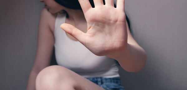 Θεσσαλονίκη: Θείος επιτέθηκε σεξουαλικά στην 26χρονη ανιψιά του
