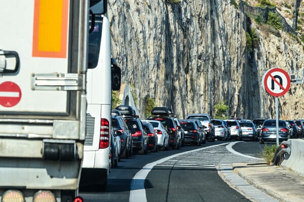 Σε εξέλιξη η μεγάλη επιστροφή των αδειούχων του Αυγούστου στην Αττική - Πού σημειώνεται αυξημένη κίνηση