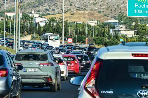Σε εξέλιξη η μεγάλη επιστροφή των αδειούχων του Αυγούστου στην Αττική - Πού σημειώνεται αυξημένη κίνηση
