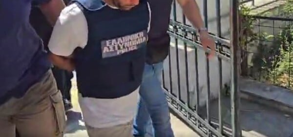 Γυναικοκτονία στον Βόλο: Η στιγμή που ο δράστης φτάνει στον εισαγγελέα