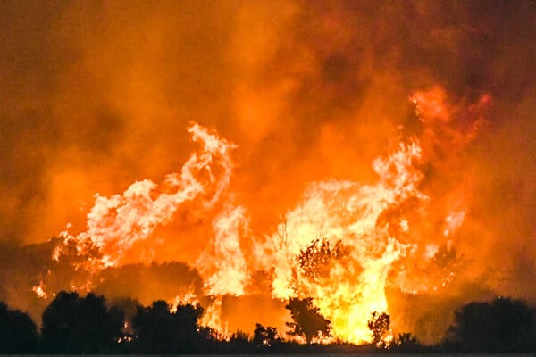 Πολύ υψηλός κίνδυνος φωτιάς αύριο σε έξι περιοχές της χώρας