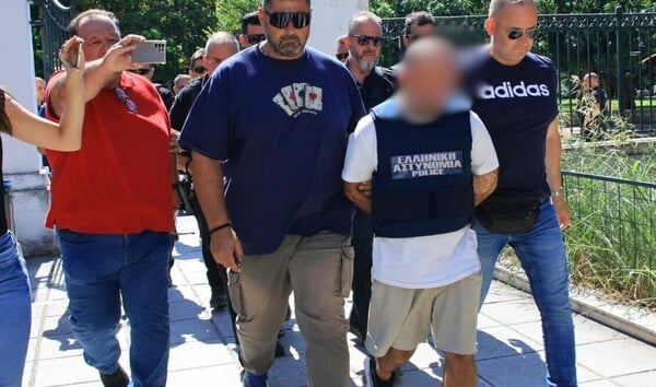 Γυναικοκτονία στον Βόλο: Ο 13χρονος γαντζώθηκε στο λαιμό του πατέρα του για να σώσει τη μητέρα του