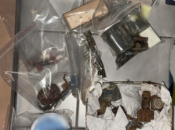 Oπλα και πυρομαχικά βρέθηκαν σε κάδο απορριμμάτων στην Καισαριανή