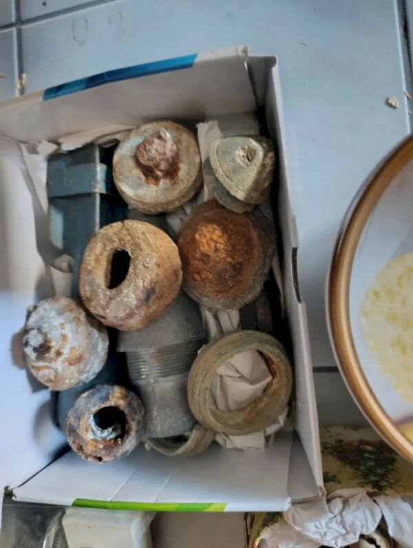 Oπλα και πυρομαχικά βρέθηκαν σε κάδο απορριμμάτων στην Καισαριανή