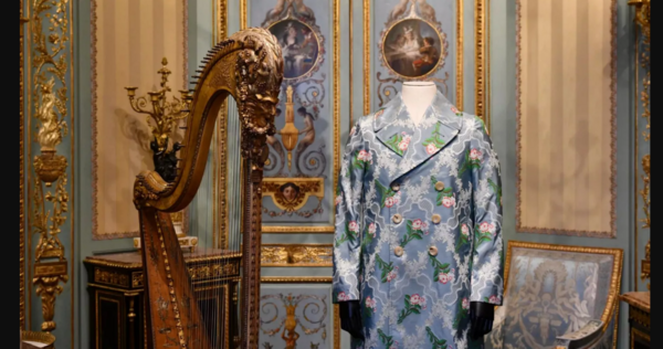 «Louvre Couture»: Ρεκόρ επισκεψιμότητας για την πρώτη έκθεση υψηλής ραπτικής του Μουσείου του Λούβρου