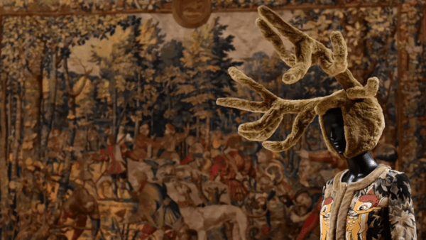 «Louvre Couture»: Ρεκόρ επισκεψιμότητας για την πρώτη έκθεση υψηλής ραπτικής του Μουσείου του Λούβρου