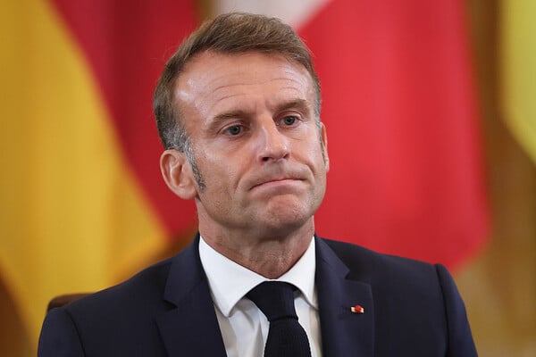 Πολιτικός σεισμός στη Γαλλία: O Μπαϊρού στο χείλος του γκρεμού και ο Μακρόν χωρίς «σωσίβιο»
