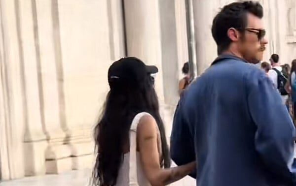 Η Ζόι Κράβιτζ και ο Χάρι Στάιλς εθεάθησαν να φιλιούνται στο Λονδίνο