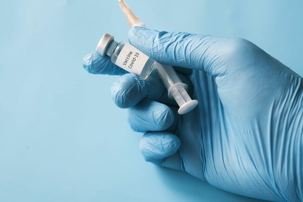 Ο FDA εγκρίνει επικαιροποιημένα εμβόλια για τον Covid-19