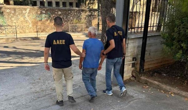 Φωτιά στην Παιανία: Συνελήφθη 62χρονος για εμπρησμό κοντά στον παράδρομο της Αττικής Οδού