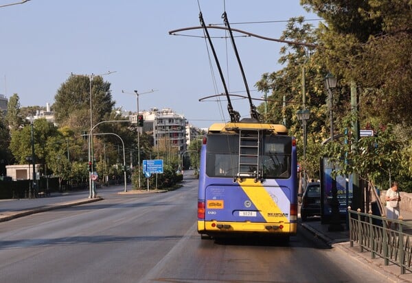 Γιατί καταργούνται σταδιακά τα τρόλεϊ