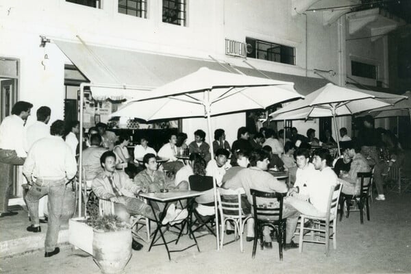 «Μα πώς γεμίζει αυτή η τρύπα;»: Πριν από 40 χρόνια, τα «Δυο Λουξ» ξάφνιασαν τα Χανιά