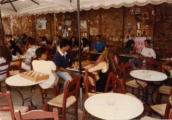 «Μα πώς γεμίζει αυτή η τρύπα;»: Πριν από 40 χρόνια, τα «Δυο Λουξ» ξάφνιασαν τα Χανιά 