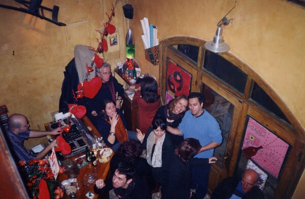 «Μα πώς γεμίζει αυτή η τρύπα;»: Πριν από 40 χρόνια, τα «Δυο Λουξ» ξάφνιασαν τα Χανιά 