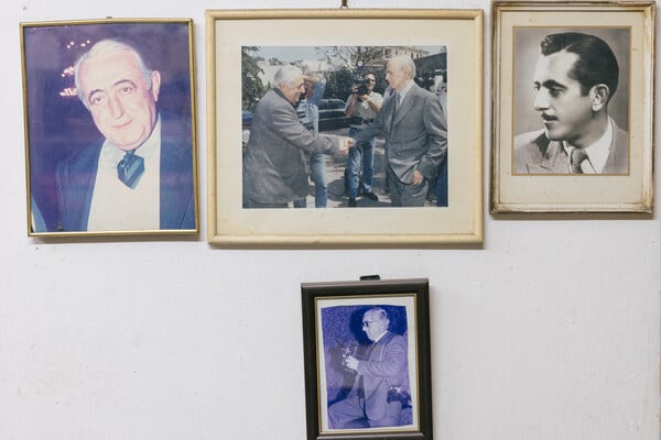 Ο Νίκος Φλώρος είναι ο τελευταίος φωτορεπόρτερ μιας άλλης Αθήνας