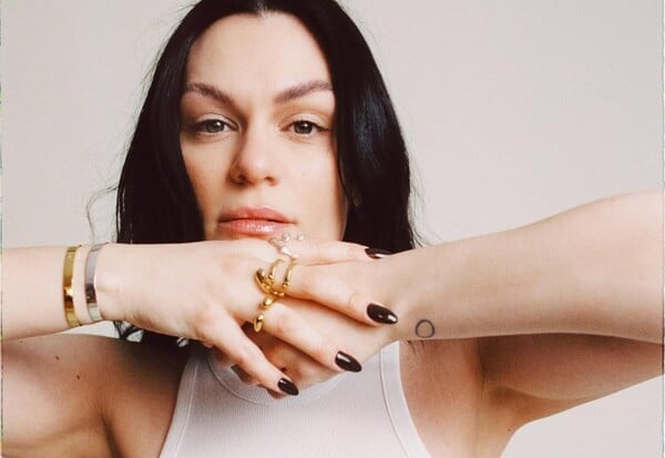 JESSIE J ΚΑΡΚΙΝΟΣ ΣΥΝΑΥΛΙΑ