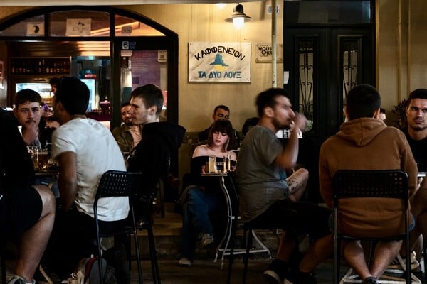 «Μα πώς γεμίζει αυτή η τρύπα;»: Πριν από 40 χρόνια, τα «Δυο Λουξ» ξάφνιασαν τα Χανιά