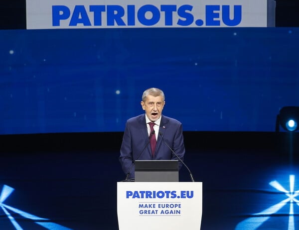 Επίθεση με μπαστούνι δέχτηκε ο πρώην πρωθυπουργός της Τσεχίας Αντρέι Μπάμπις – Μεταφέρθηκε στο νοσοκομείο